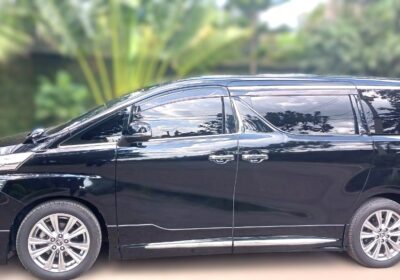 Hire the 7 seater toyota Alphard for your wedding in Nairobi, Mombasa, Kisumu and Eldoret for Kes.18000 per day