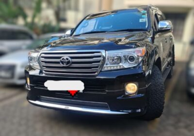Hire the landcruiser V8 for weddings for Kes.45,000 available in Nairobi, Mombasa, Eldoret and Kisumu